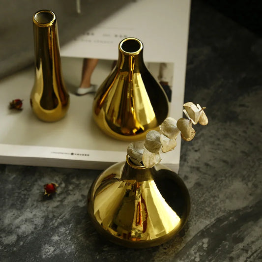 Mini Luxury Gold Ceramic Vase – Elegant Tabletop Decor for Dried Flowers & Fine Dining