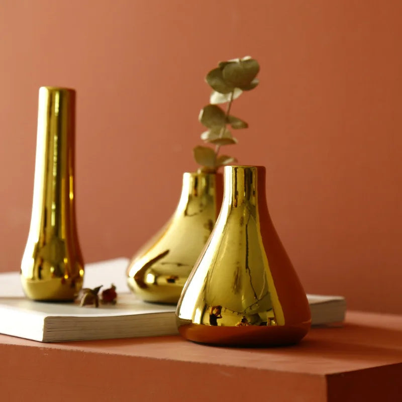 Mini Luxury Gold Ceramic Vase – Elegant Tabletop Decor for Dried Flowers & Fine Dining