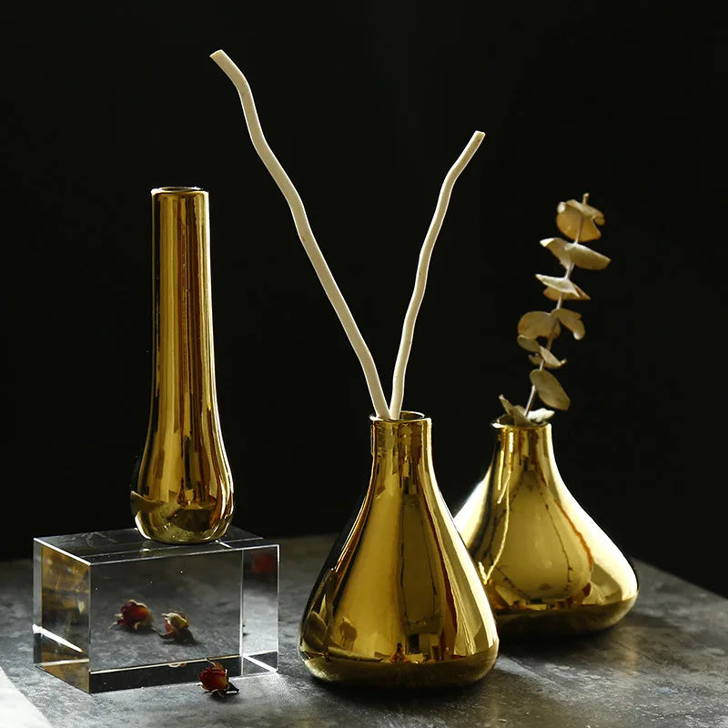 Mini Luxury Gold Ceramic Vase – Elegant Tabletop Decor for Dried Flowers & Fine Dining